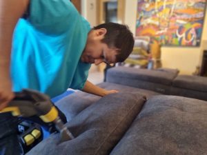 Cómo limpiar sofás de tela